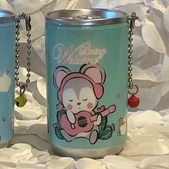 Set of 4 Mouse Design Mini Travel Wet Wipes in a Can With Keychain and Bell - Picture 3 of 7